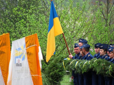 На Львовщине открыли Аллею Славы летчиков, погибших на Донбассе