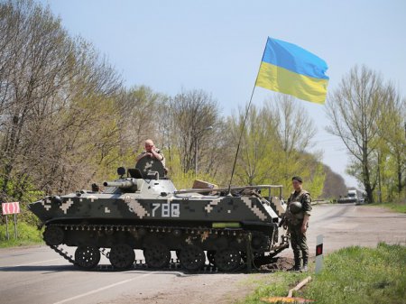 Под Донецком снова подорвался БТР - есть погибшие