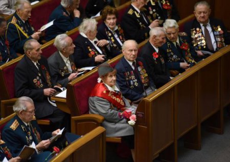 Сегодня в Раде собрали ветеранов Красной армии и УПА (Видео. Фото)