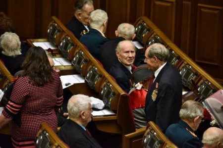 Сегодня в Раде собрали ветеранов Красной армии и УПА (Видео. Фото)