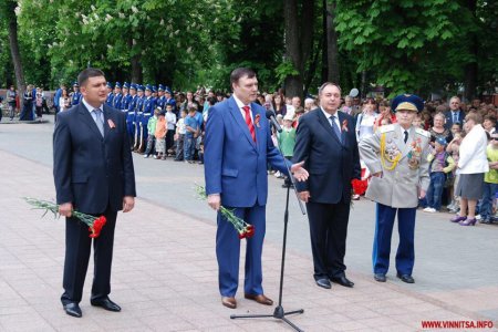 Фотофакты ношения первыми лицами государства георгиевских ленточек