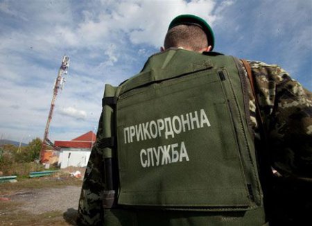 На границе в Донецкой области правоохранители задержали более 50 автомобилей с продуктами и бытовой химией
