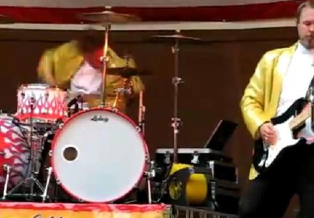 Сумасшедшие кульбиты за барабанами. ВИДЕО