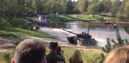 На Яворовском полигоне танки ездят под водой. ВИДЕО