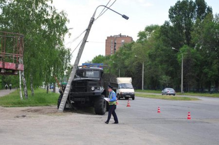 В Запорожье очередное ДТП с участием боевой техники. ФОТО