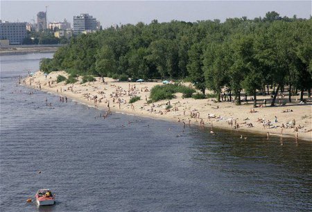 В Киеве готовятся к началу пляжного сезона (ТВ, видео)