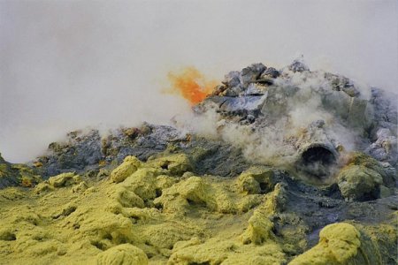 Есть такая профессия - серу собирать.ФОТО