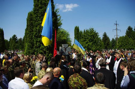 На Волыни активисты открыли памятник Саше Билому (Александру Музычко)