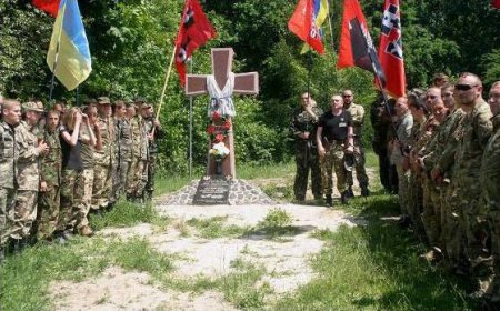 На Волыни активисты открыли памятник Саше Билому (Александру Музычко)