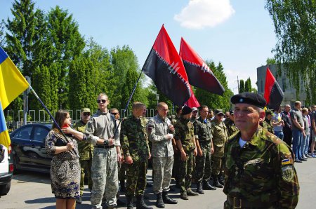 На Волыни активисты открыли памятник Саше Билому (Александру Музычко)