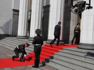 История бывшего часового, который упустил карабин за спиной у Порошенко (ТВ, Видео)