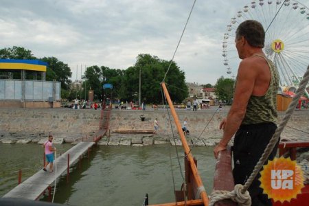 Бердянцы жалуются на срыв курортного сезона