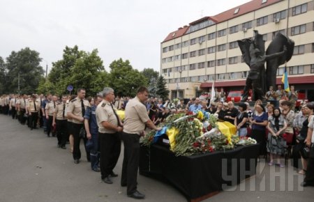 В Киеве похоронили спасателей, погибших при пожаре под Васильковым. ФОТО