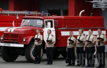 В Киеве похоронили спасателей, погибших при пожаре под Васильковым. ФОТО