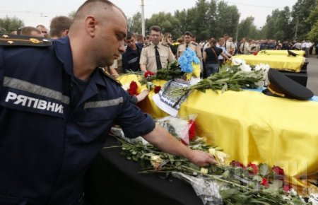 В Киеве похоронили спасателей, погибших при пожаре под Васильковым. ФОТО