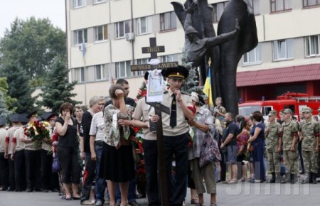 В Киеве похоронили спасателей, погибших при пожаре под Васильковым. ФОТО