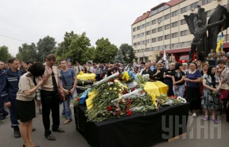 В Киеве похоронили спасателей, погибших при пожаре под Васильковым. ФОТО