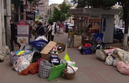 Псевдобеженцы с востока захватили аварийный дом в Киеве (ТВ, видео)