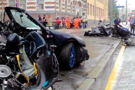 В российской столице произошло громкое ДТП: на спорткаре разбился сын губернатора Иркутской области. ФОТО