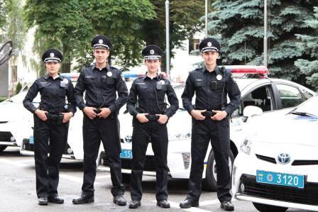 В Киеве презентовали новую форму патрульного полицейского. ФОТО