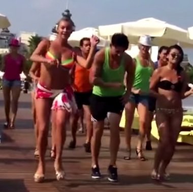 Волочкова развлекла турков танцем на пляже. ВИДЕО
