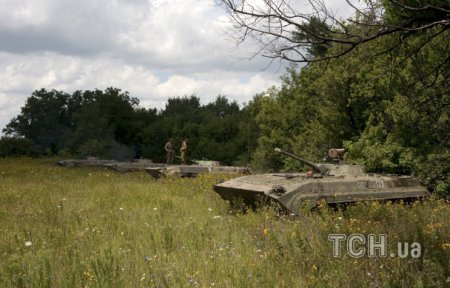 Под пристальным взглядом ОБСЕ, оккупанты отводят свою бронетехнику. ФОТО