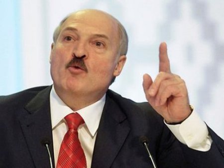 Лукашенко показал Депардье мастер-класс ручной косьбы