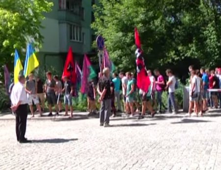 Правый сектор и милиция вместе разогнали митинг в Запорожье (ТВ, видео)