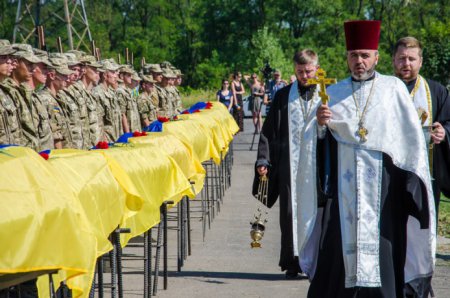 В Днепропетровске сегодня простились с 16 бойцами - Героями Украины. ФОТО