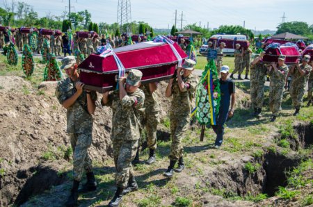 В Днепропетровске сегодня простились с 16 бойцами - Героями Украины. ФОТО