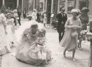 Неизвестные ранее свадебные фотографии принцессы Дианы