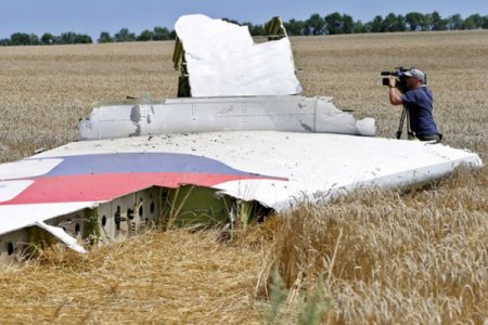 В поле на Донбассе найдены детали ракеты 