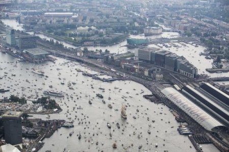 В Амстердаме проходит грандиозный парад кораблей. ФОТО