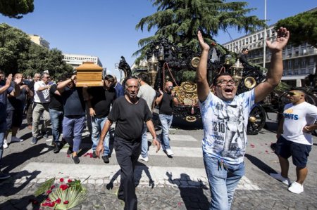 В Италии прошли помпезные похороны известного мафиози. ФОТО