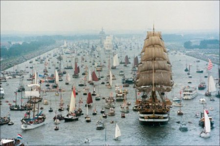 В Амстердаме прошел самый большой парад судов. ФОТО