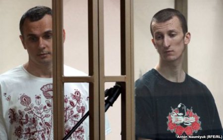 Российский суд приговорил украинского режиссера Олега Сенцова к 20 годам строгого режима
