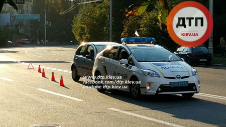 Упіймавши ґаву, дівчина взяла на таран поліцейський Prius. ФОТО