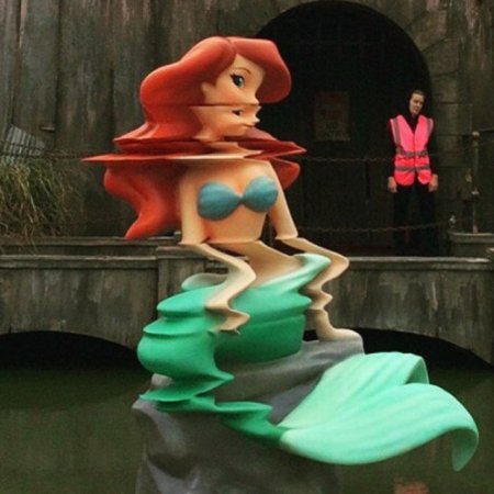 В Великобритании открылся мрачный парк развлечений - Dismaland. ФОТО