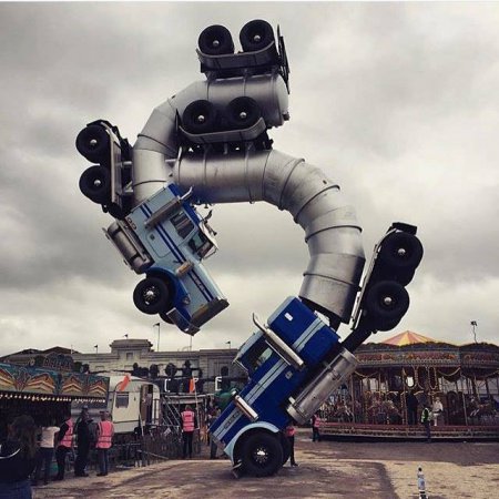 В Великобритании открылся мрачный парк развлечений - Dismaland. ФОТО