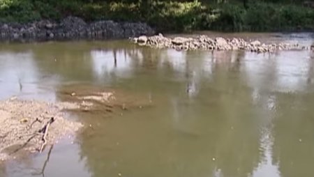 На Закарпатье тубдиспансер сливает опасные стоки в реку (ТВ, видео)