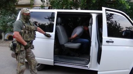 У Луганській області СБУ затримала міліціонерів-злочинців, які організували мережу торгівлі наркотиками. ВІДЕО