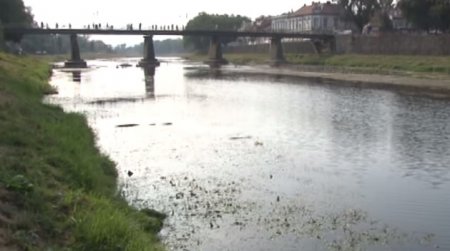Ужгород задыхается из-за стоков в реке (ТВ, видео)