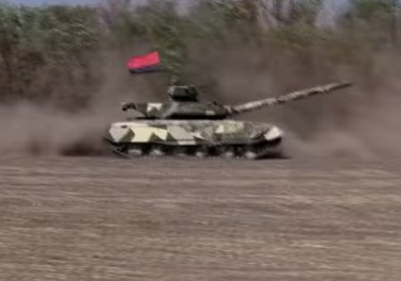 "Танці" танків Азову. ВІДЕО