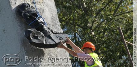 Поляки демонтували пам'ятник радянському генералу