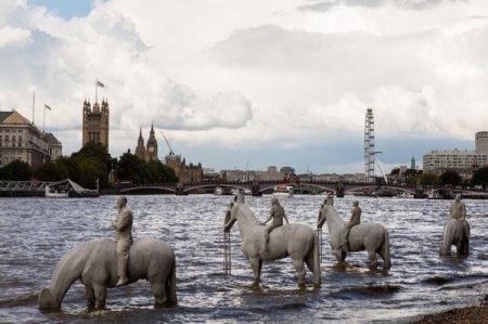 Дважды в день жители Лондона видят в водах Темзы ужасную картину. ФОТО