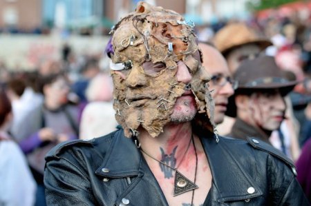 В Германии состоялся ежегодный Парад зомби. Жуткие фото
