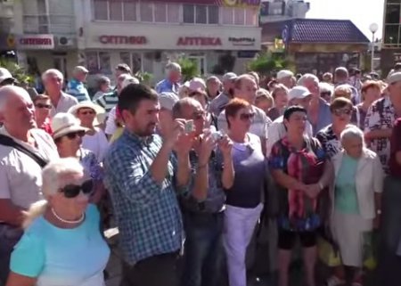 Кримчани вже бунтують проти "своєї влади". ВІДЕО