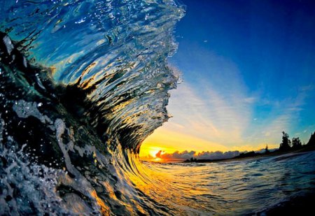 Красивые снимки из-под гребня волны. ФОТО