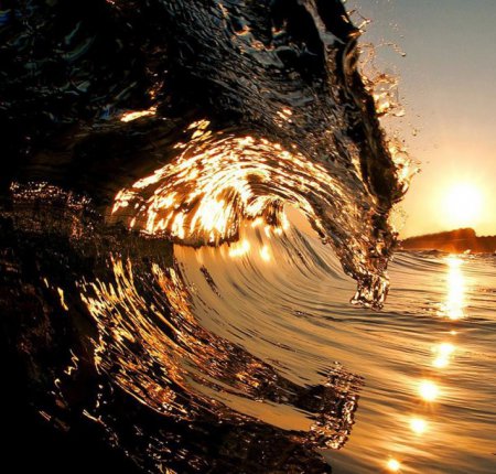 Красивые снимки из-под гребня волны. ФОТО