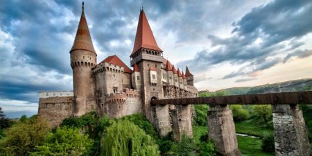 Насичені лицарською відвагою унікальні замки Европи. ФОТО